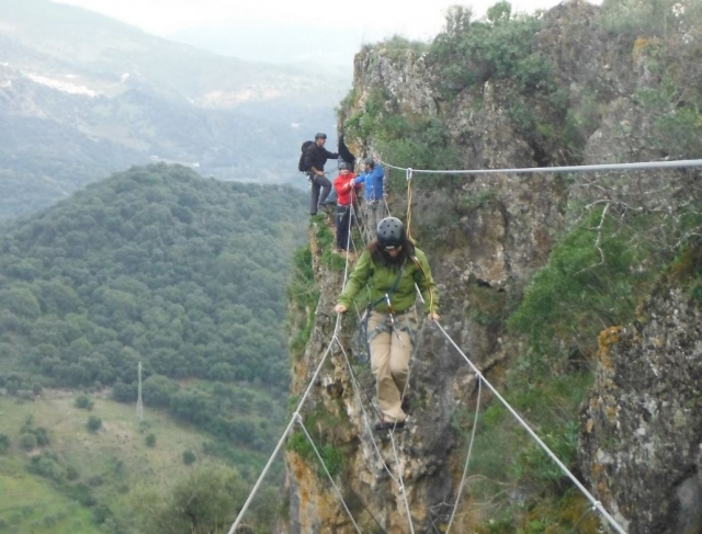 Cruzando el puente tibetano